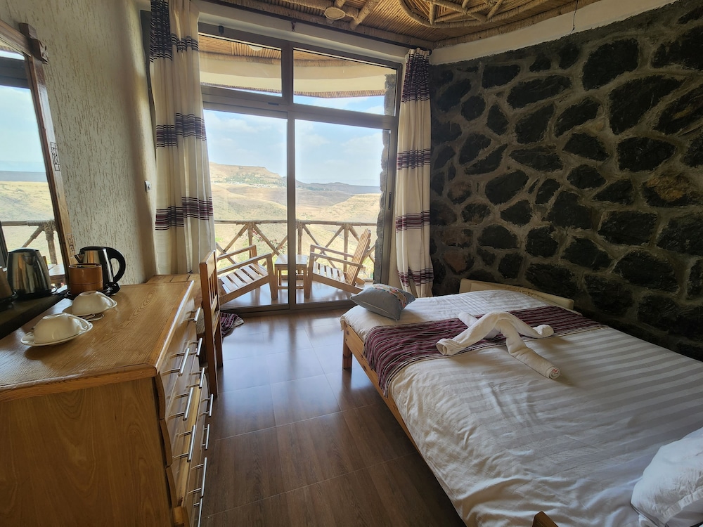 Traditional Double Room Single Use, 1 Queen Bed, Balcony, Mountain View