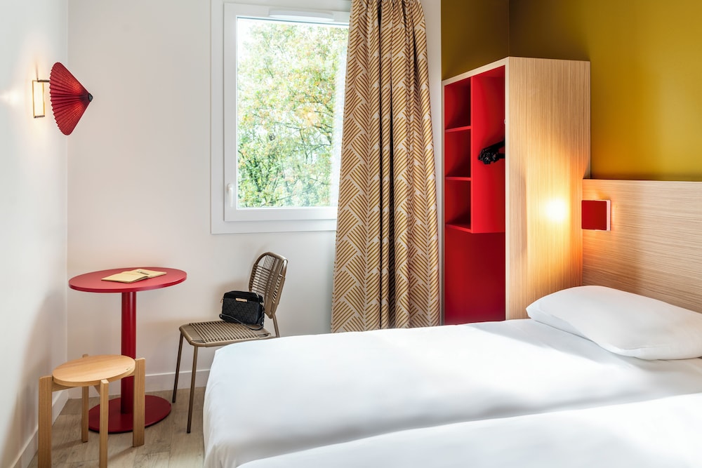Standard Room, 2 Twin Beds - Photo 4