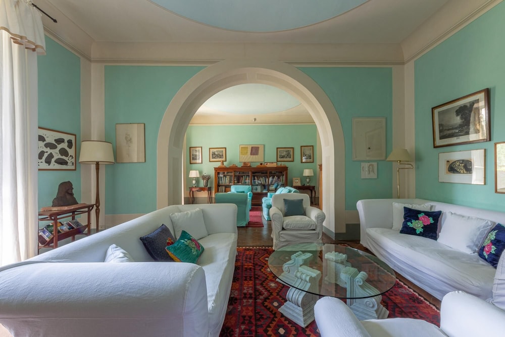Villa di Tizzano Luxurious Retreat in Paradise, Photo 10