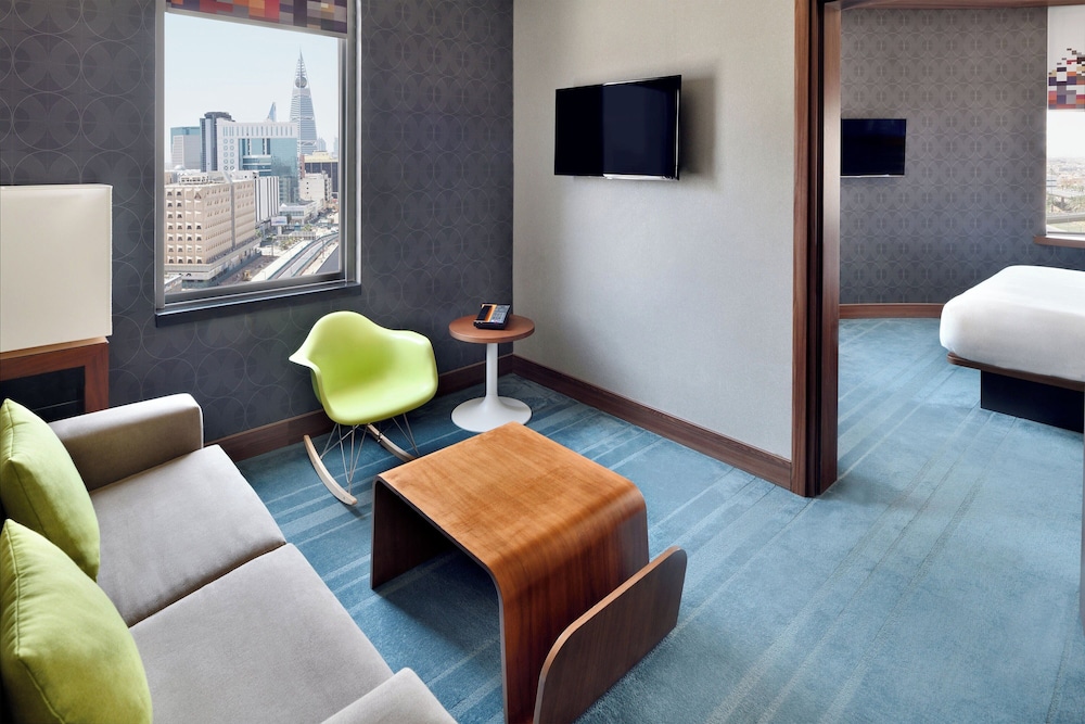 Suite, 1 King Bed, City View photo 3
