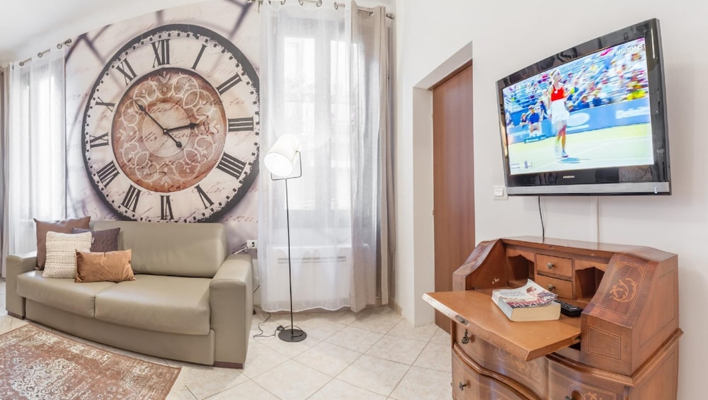 Apartment photo 1