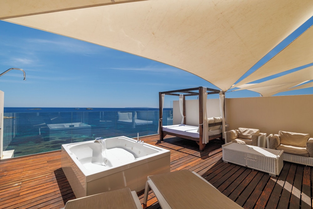 Panoramic Duplex, Jetted Tub, Sea View (Suite) - Photo 8