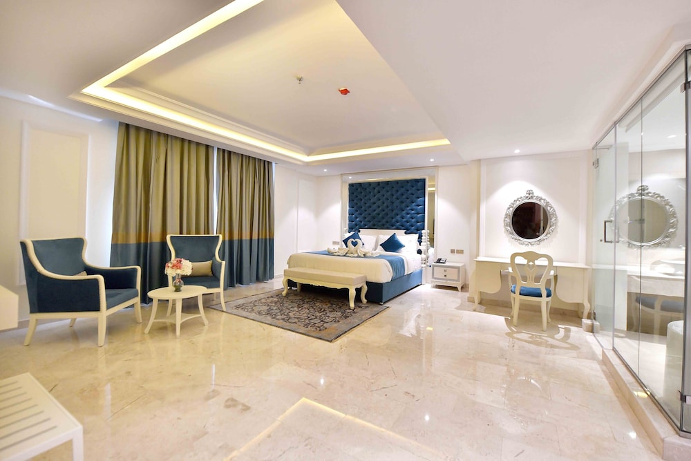 Junior Suite, 1 King Bed, Non Smoking (Aircondition) photo 2
