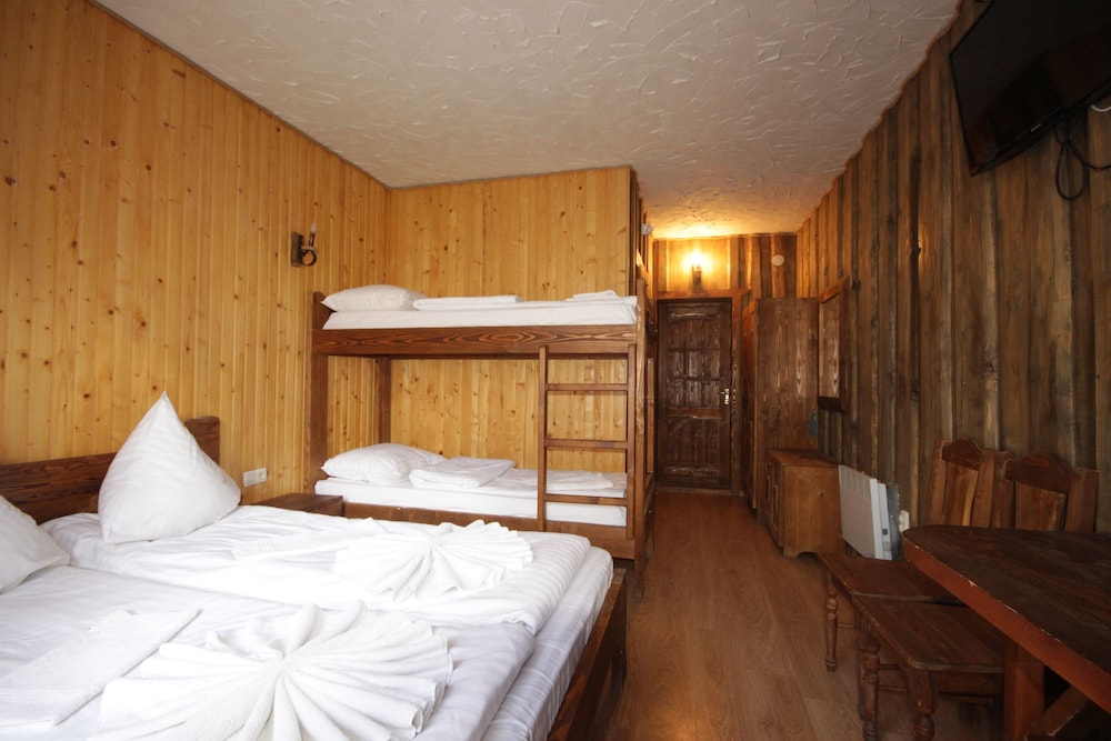 Standard Quadruple Room, Multiple Beds, Non Smoking photo 1