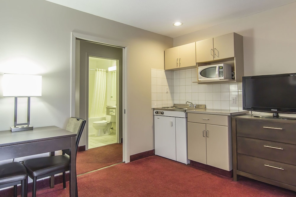 Suite, 1 Queen Bed with Sofa bed, Non Smoking - Photo 4