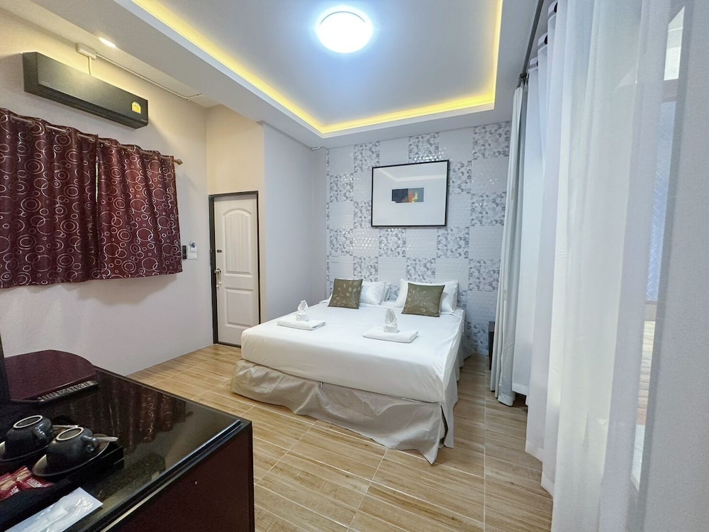 Standard King Room - Photo 3