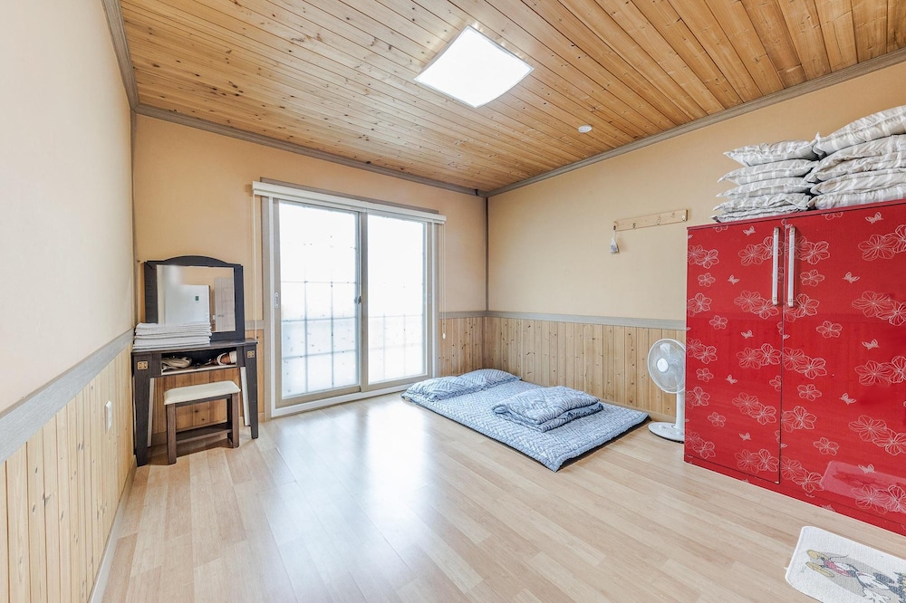 Basic Room, 3 Bedrooms (Teokshil) photo 3