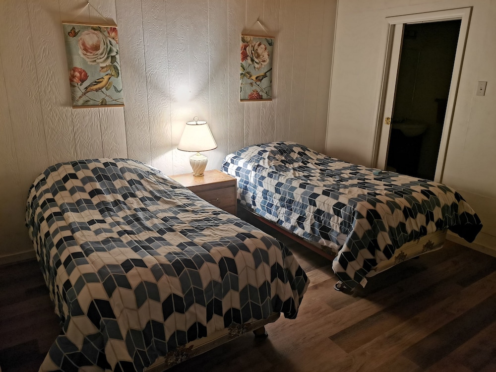 Economy Room, 2 Twin Beds photo 1