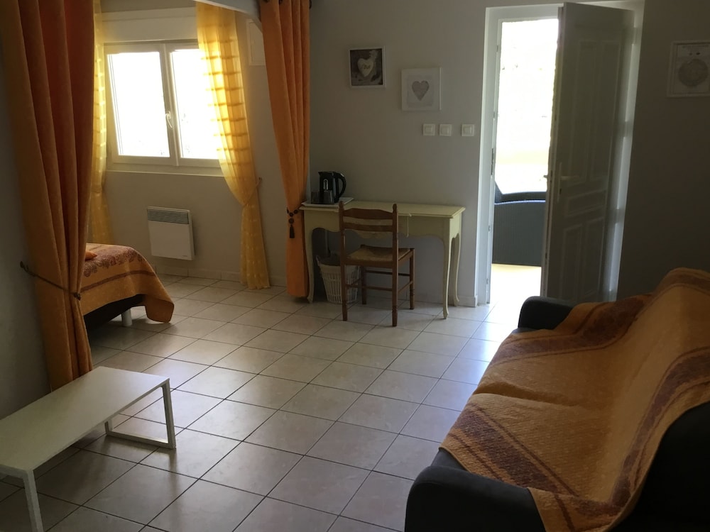 Family Room (Citron) photo 1