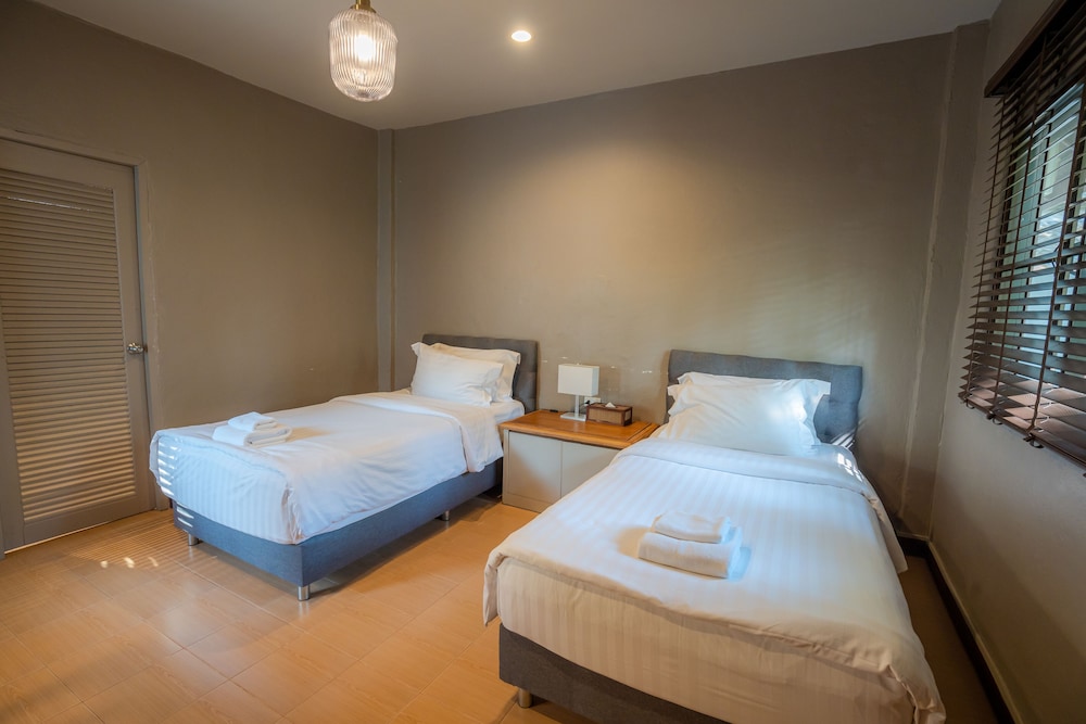 Standard Twin Room - Photo 4
