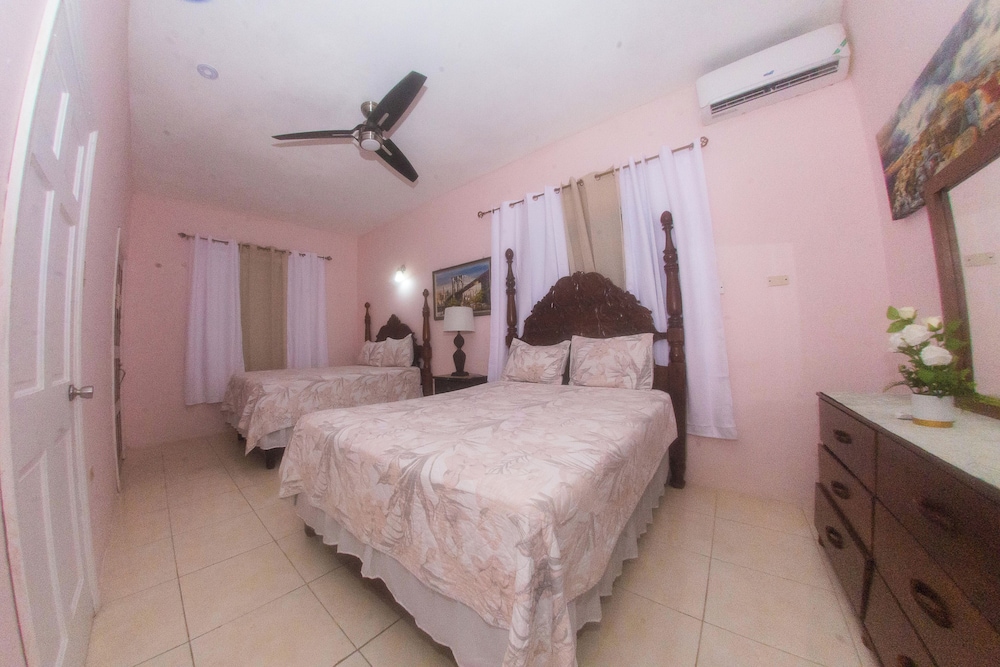 Economy Double Room, Multiple Beds, Mobility Accessible, Courtyard View