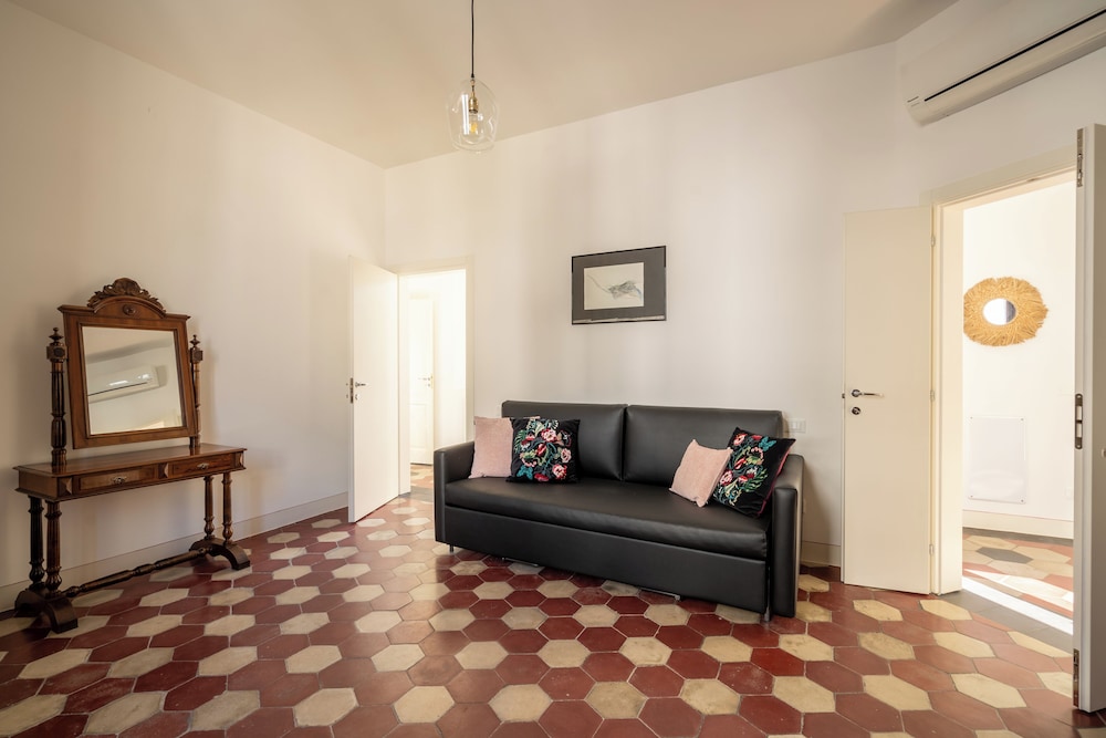 Deluxe Apartment - Photo 9