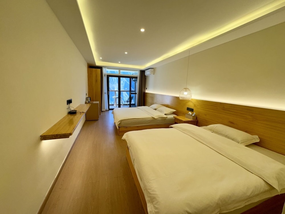Signature Suite, Hill View photo 1