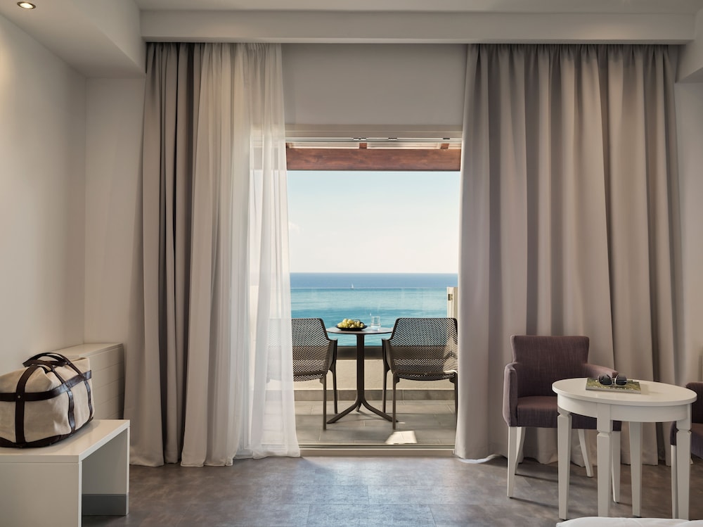 Room, Sea View - Photo 3
