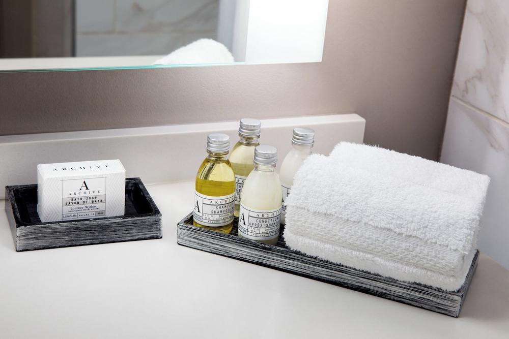 Deluxe Room, 2 Queen Beds, Accessible Bathtub photo 3