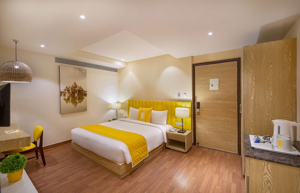 Standard Room, 1 King Bed, Non Smoking - Photo 1