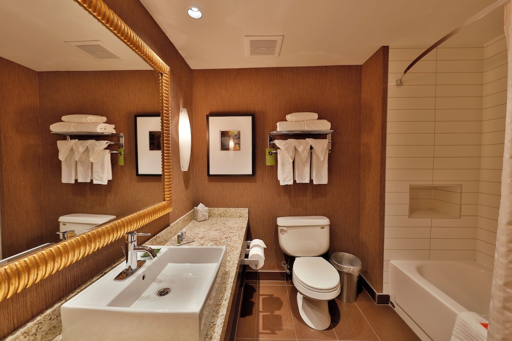 Premium Room, 1 King Bed - Photo 2