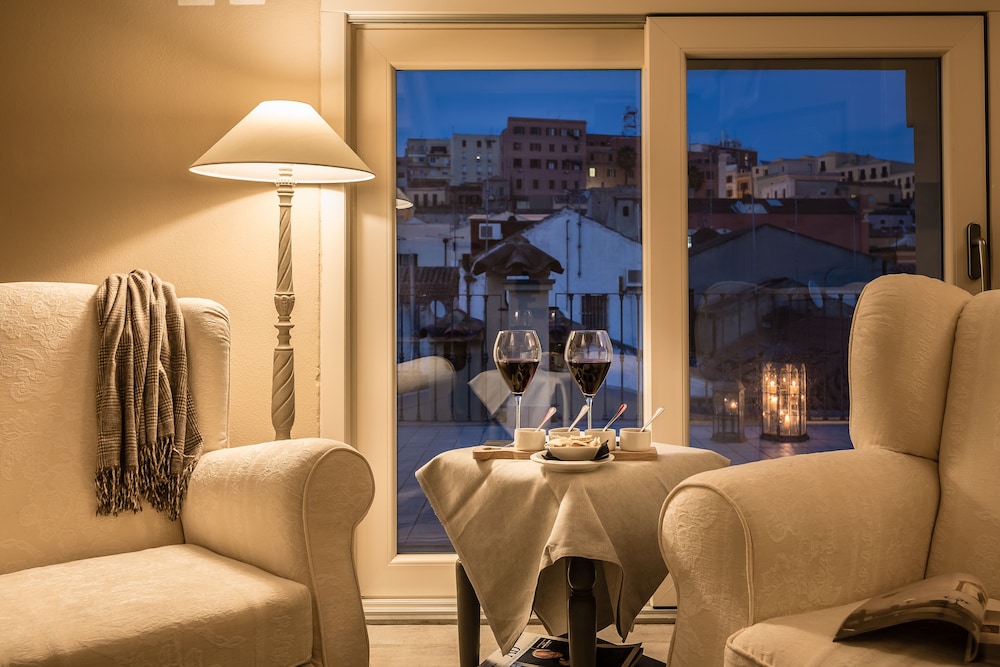 Superior Suite, 1 Double Bed, Terrace, City View photo 3