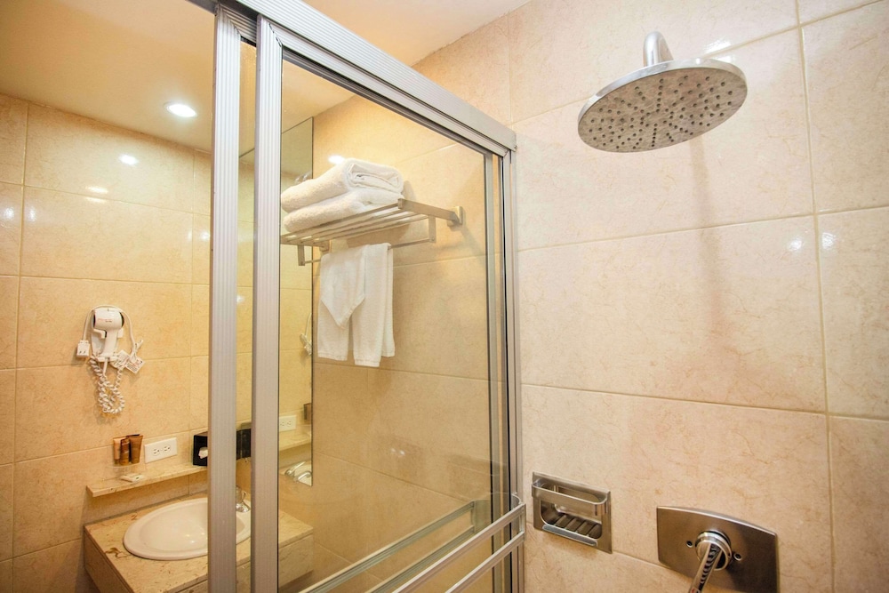 1 King Bed, Suite, Balcony - Photo 2