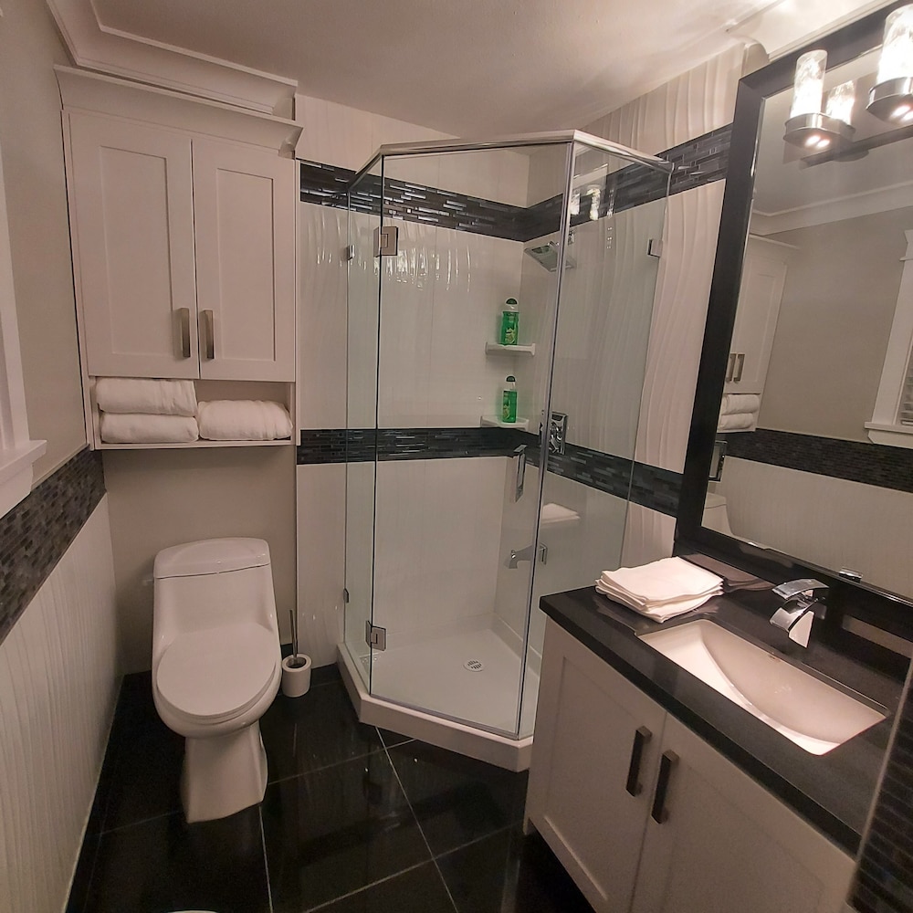 Luxurious 3 Bedroom Townhouse photo 2
