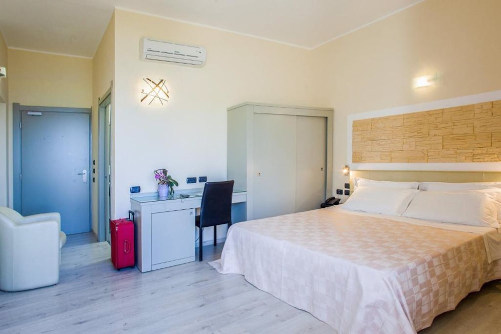 Deluxe Double Room, Sea View - Photo 3