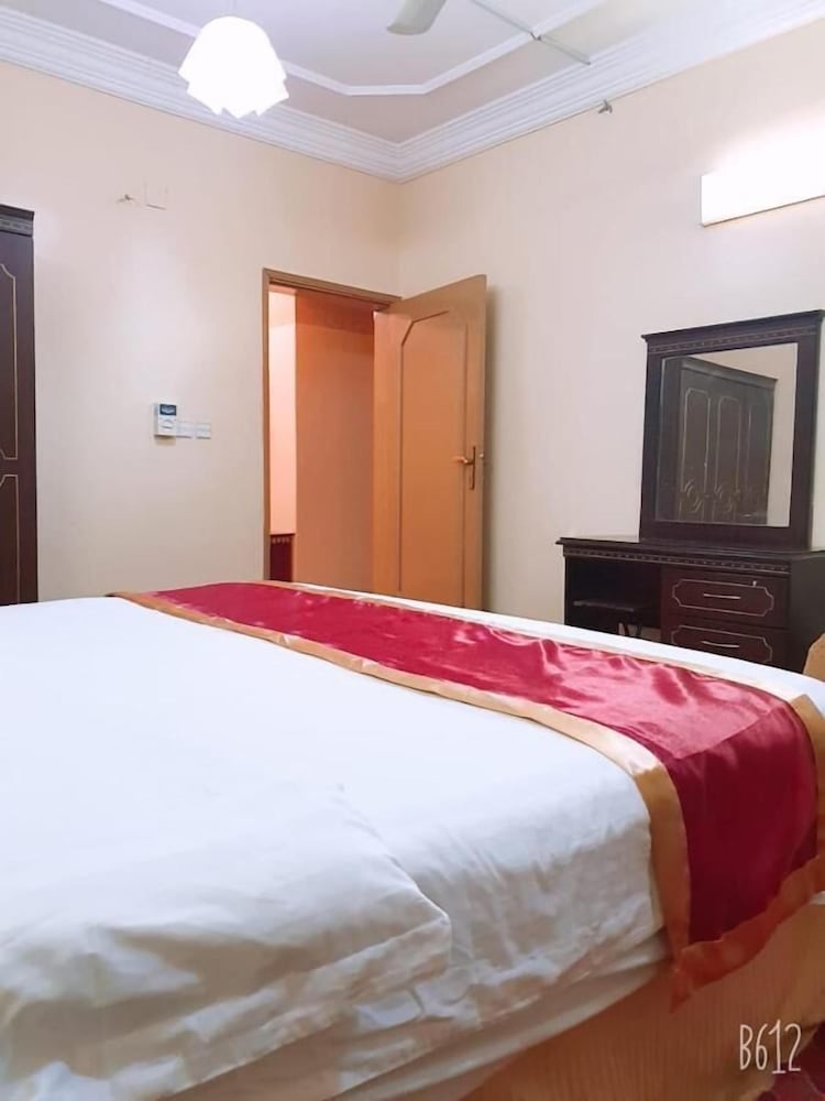 Deluxe Room - Photo 5
