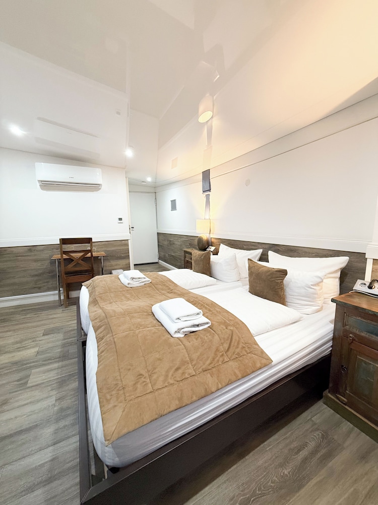 Standard Twin Room photo 2