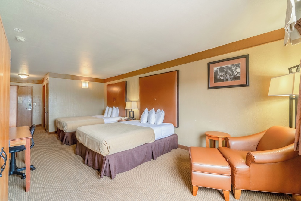 Room, 2 Queen Beds, Non Smoking - Photo 9