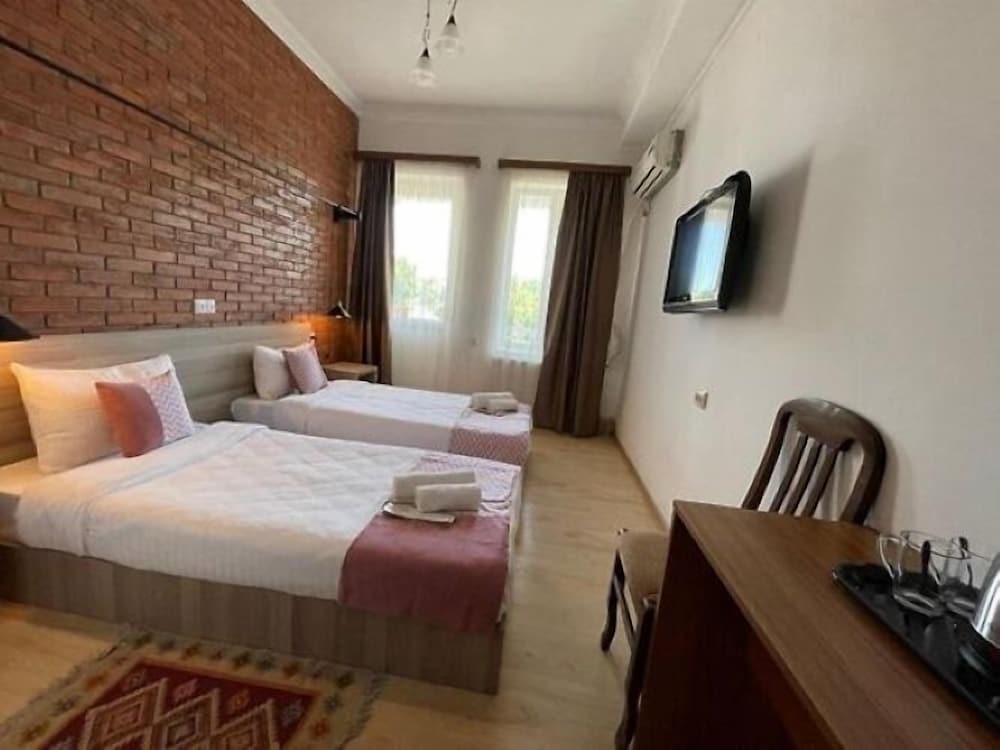 Deluxe Double or Twin Room, Balcony, City View photo 3
