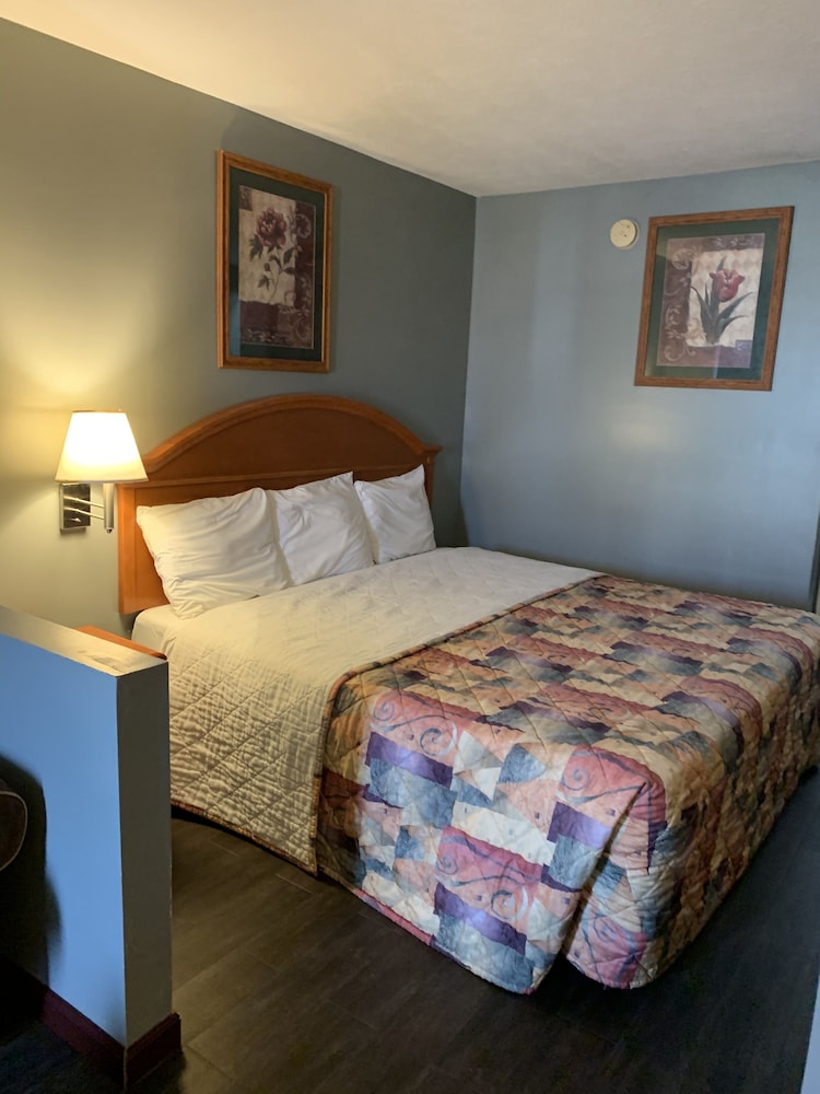 Room, 1 King Bed, Non Smoking photo 1