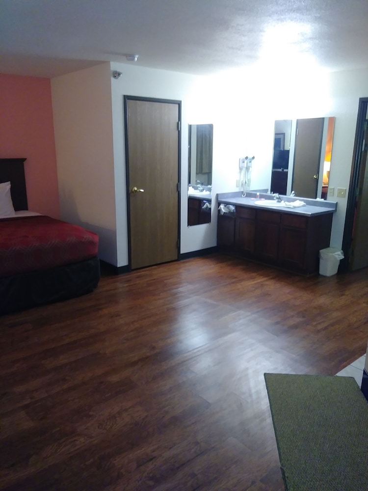 Room, 1 King Bed - Photo 6