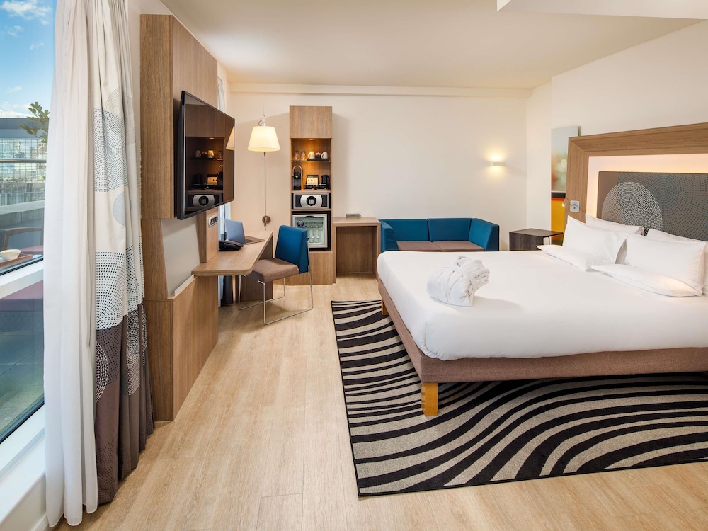 Premium Room, 1 Queen Bed, Balcony photo 3