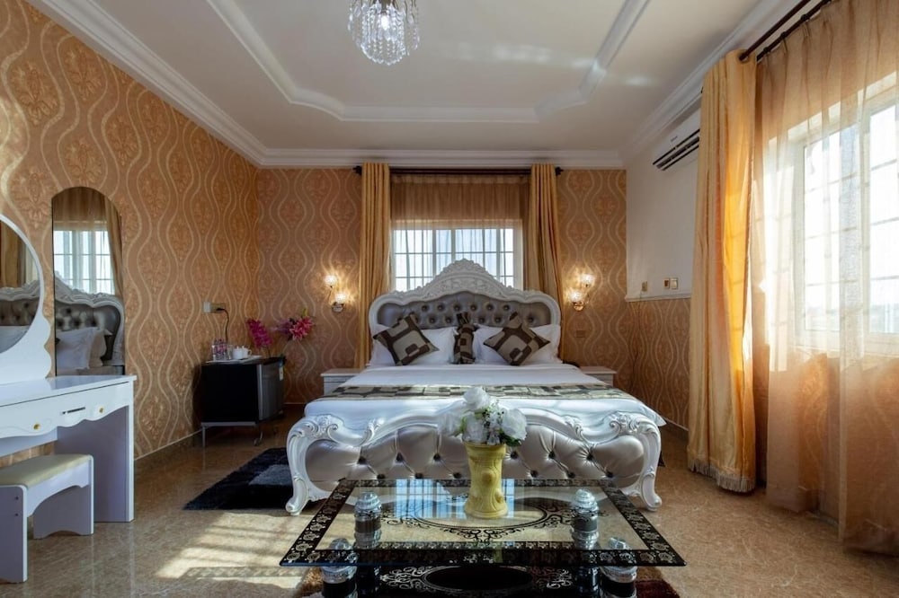 Deluxe Suite, Private Bathroom, Park View