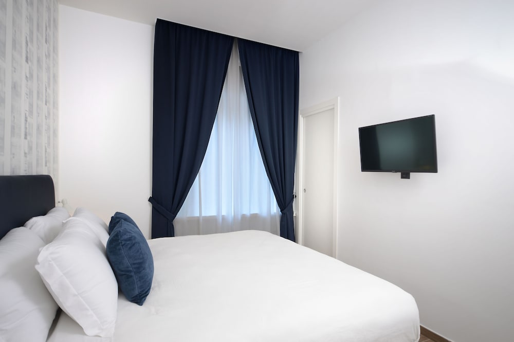 Deluxe Double Room, Ensuite, Courtyard View