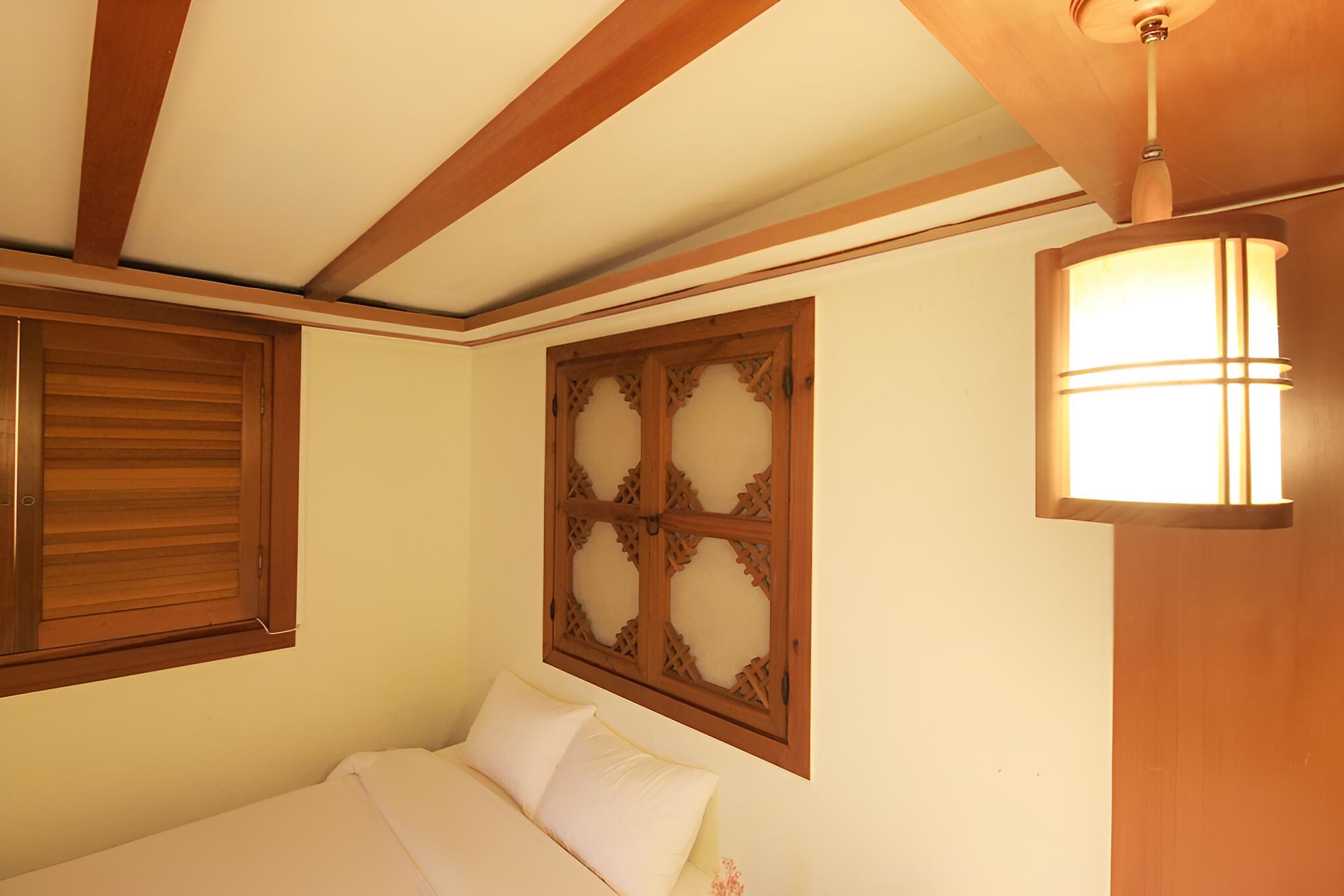 Room (Family (non-smoking double + double N) - Photo 19