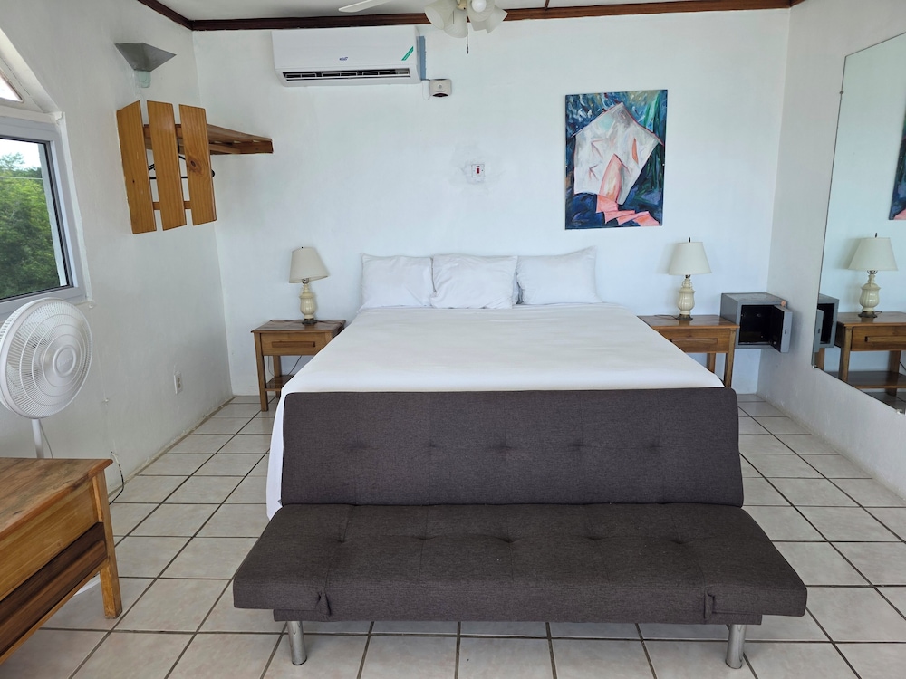 Sunset Suite: Room 14 photo 2
