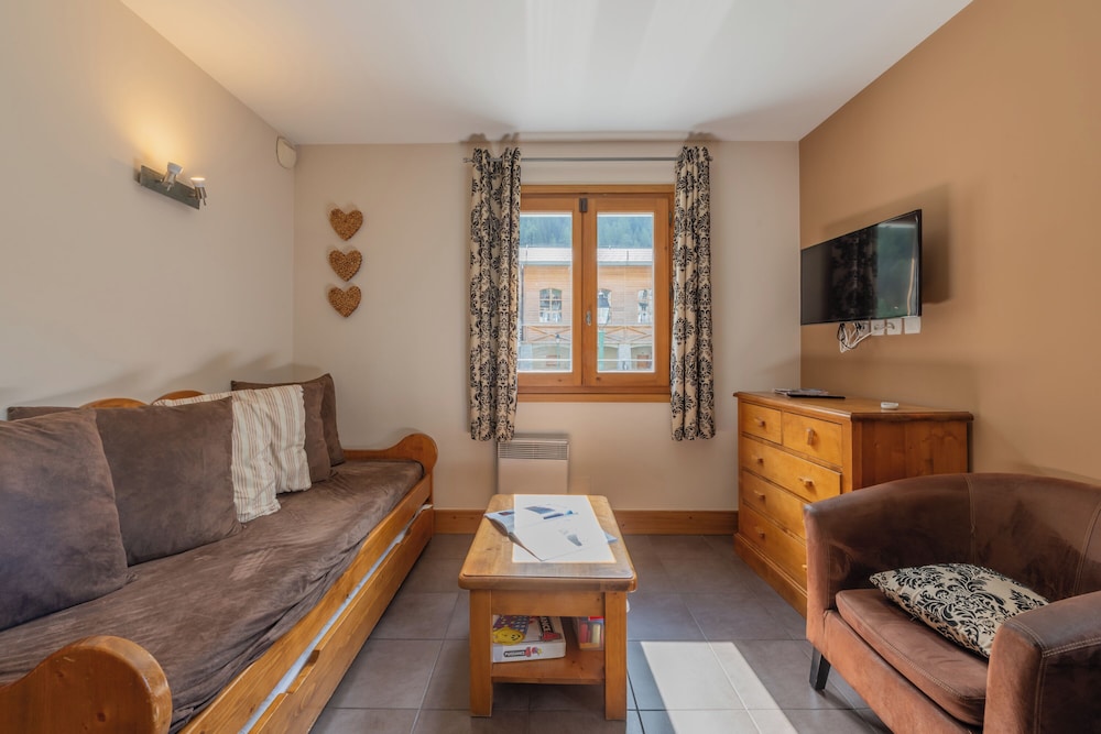 Family Apartment, Multiple Bedrooms (Vallorcine Balme 06 Ski In / Ski Out) Family Apartment, Multiple Bedrooms (Vallorcine Balme 06 Ski In / Ski Out)