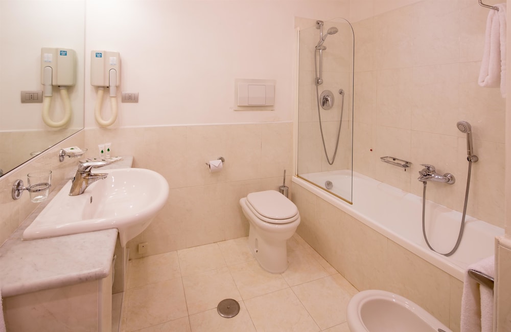 Classic Room, 1 King Bed, Balcony - Photo 1
