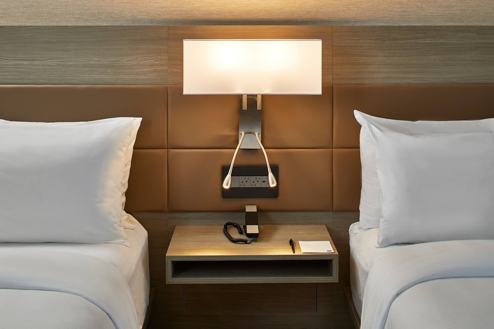 Room, 2 Queen Beds, City View - Photo 2