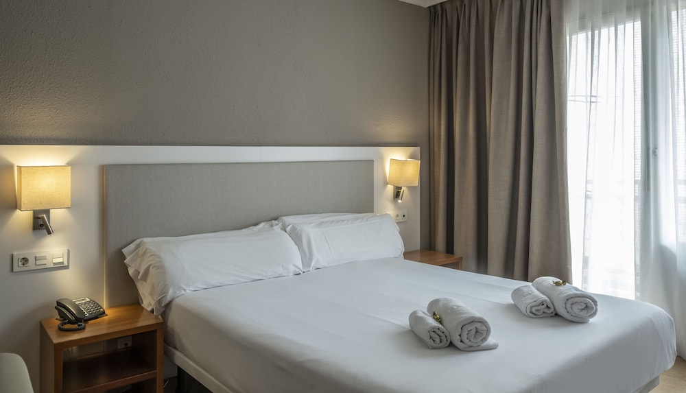 Double or Twin Room, Balcony - Photo 5