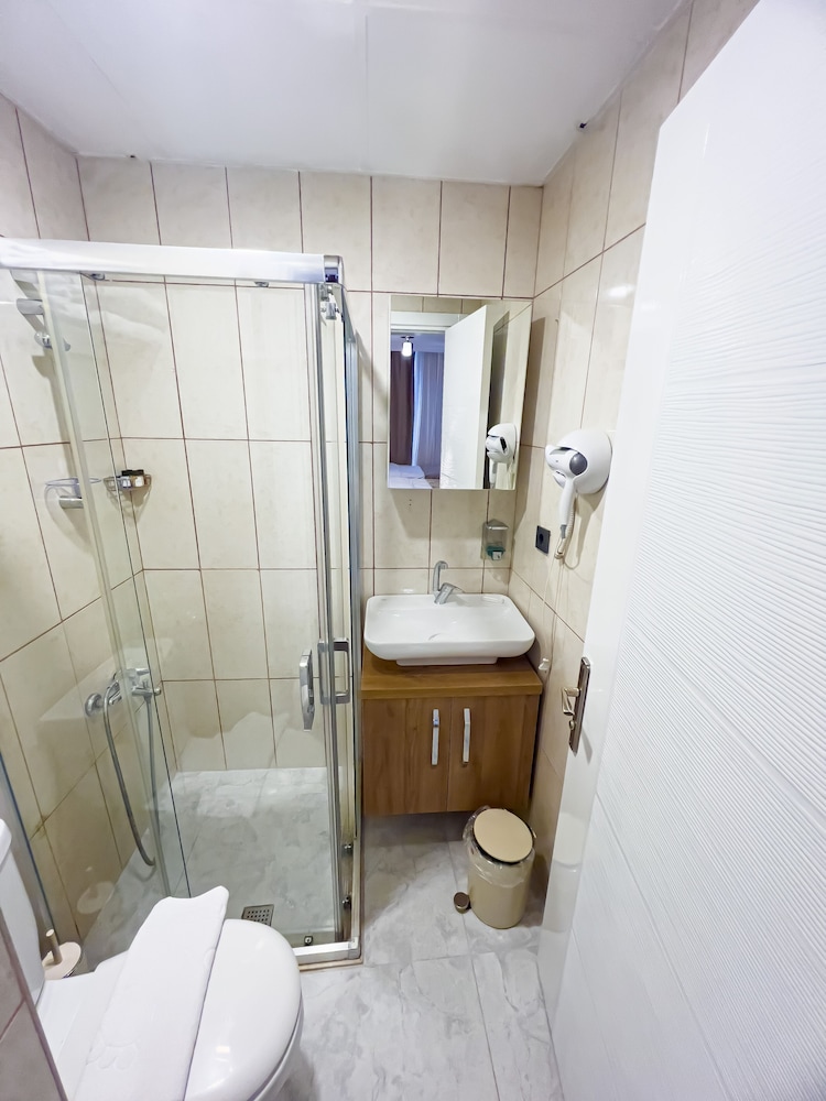 Deluxe Triple Room 3 Single Beds photo 1