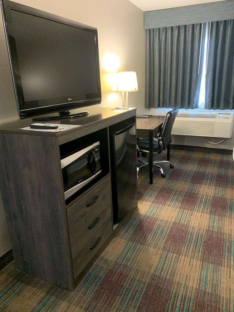 Deluxe Room, 1 Queen Bed with Sofa bed, Non Smoking - Photo 4