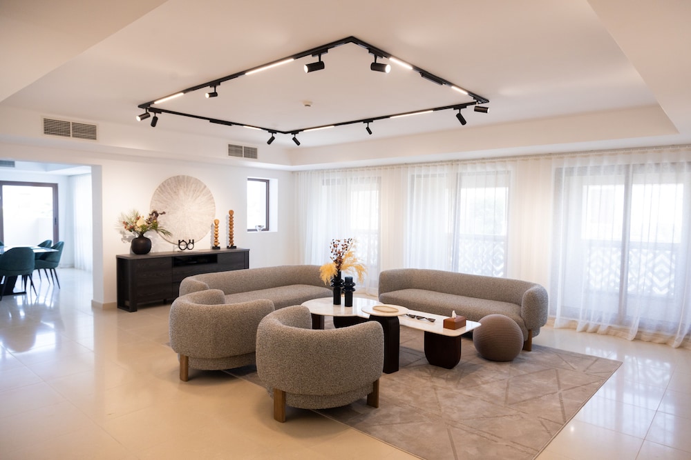 Luxury House photo 2