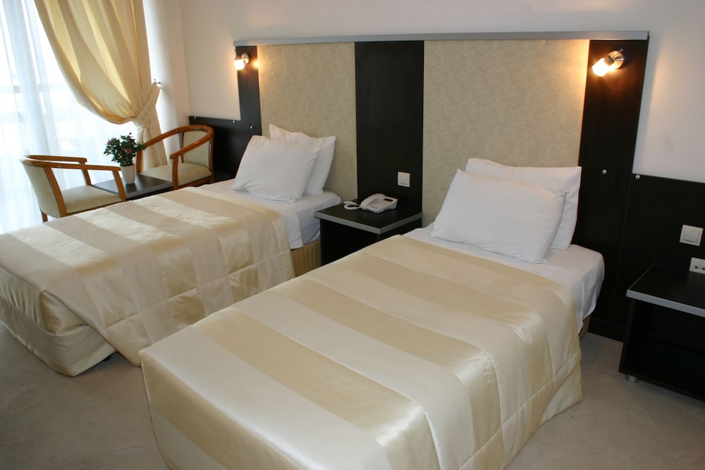 Economy Double Room, No Balcony photo 3