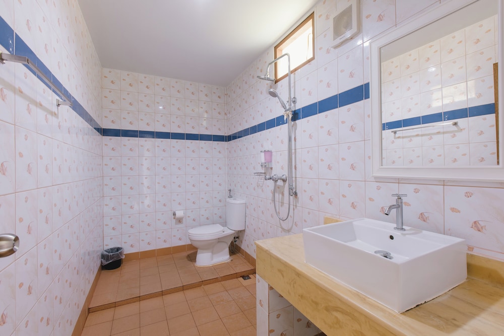 Large Double Room - Photo 12
