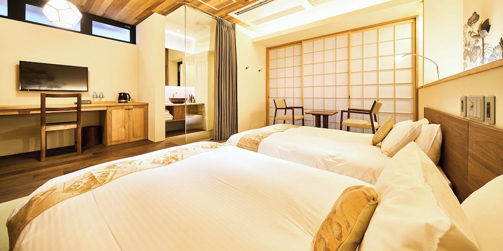 Superior Twin Room, Multiple Beds (Garden) photo 2