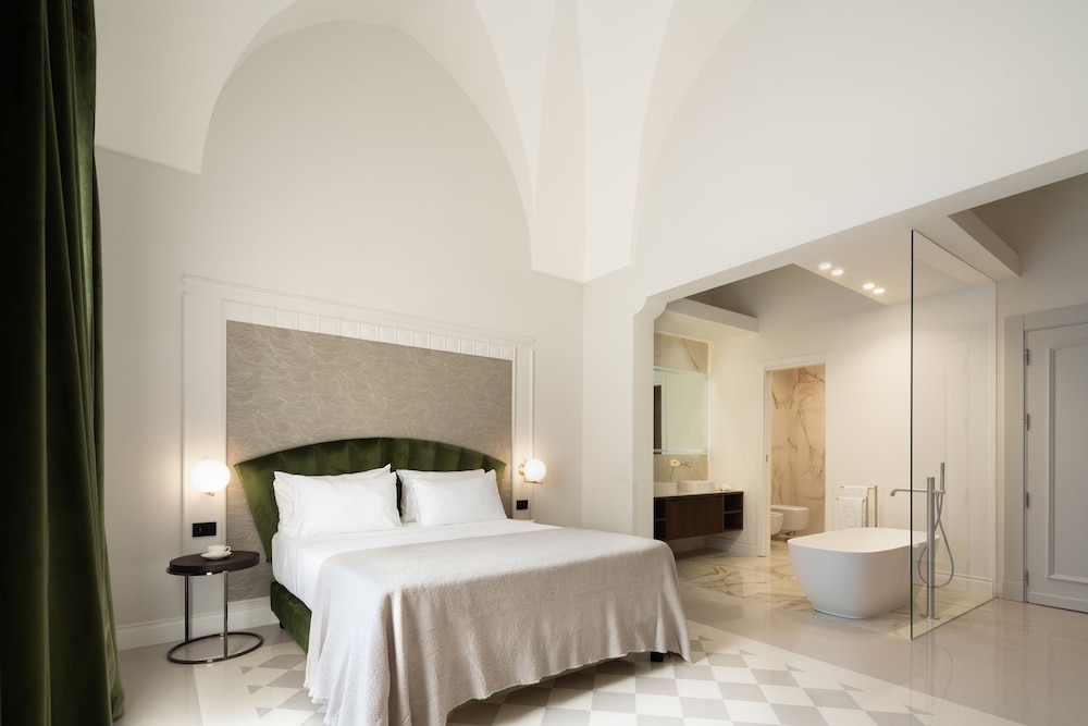 Deluxe Room - Photo 2