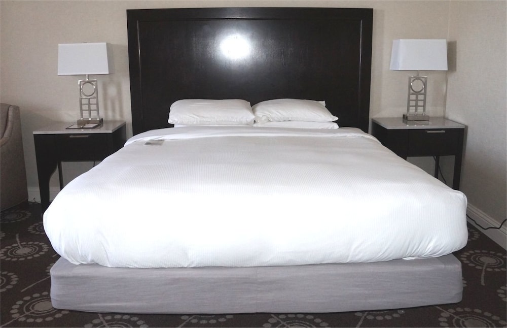 Room, 2 Queen Beds - Photo 4