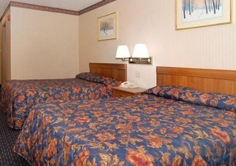 Standard Double Room, 2 Double Beds, Non Smoking - Photo 1