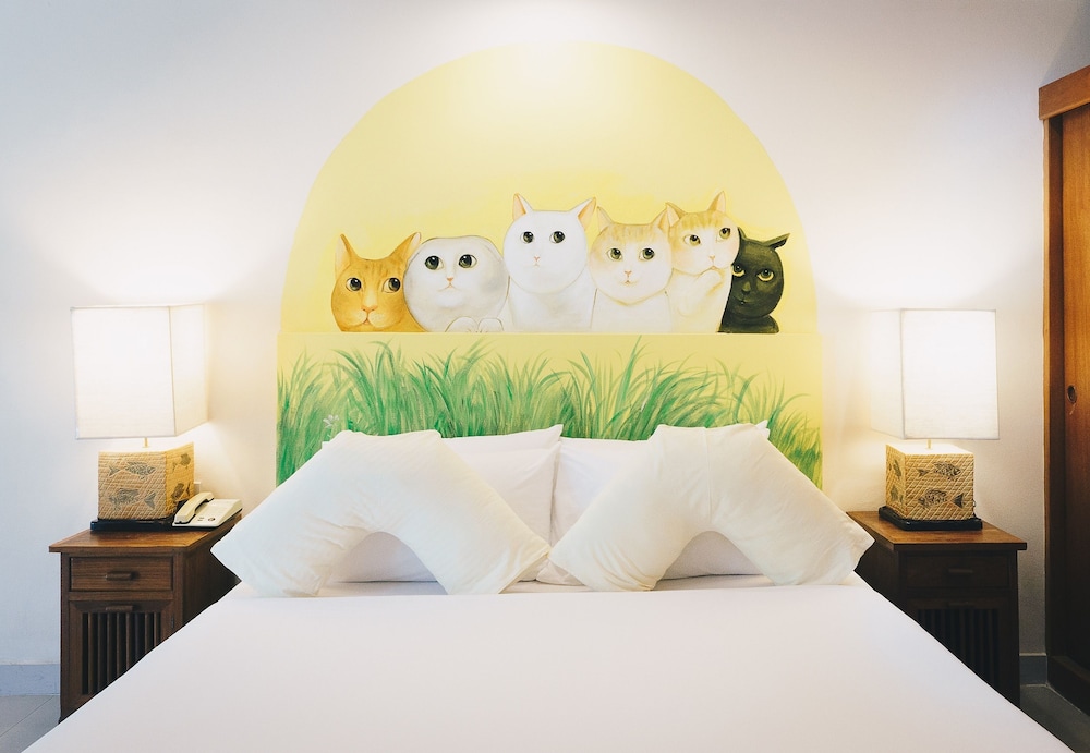 Deluxe Pool Access Room-Pet Friendly - Photo 14